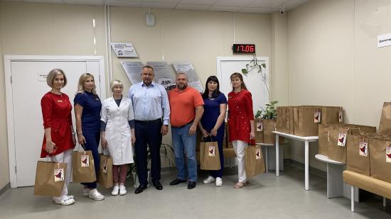 Олег Дерипаска поздравил шелеховских врачей с профессиональным праздником