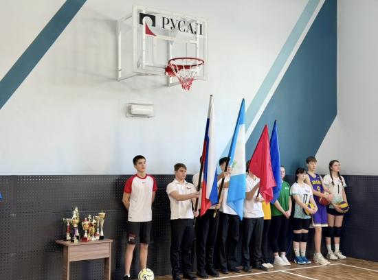 РУСАЛ отремонтировал спортивный зал в Шелеховском лицее
