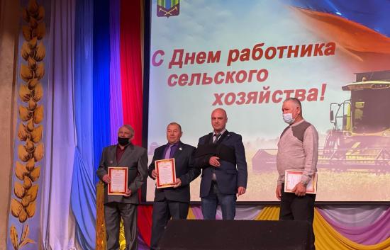 Денис Шершнёв поздравил с профессиональным праздником ветеранов и работников сельхозпредприятий Тулунского района
