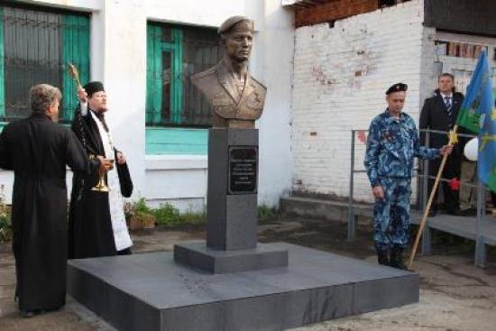 Мемориальная доска Герою России, уроженцу города Усть-Кута Андрею Шерстянникову появилась в Санкт-Петербурге