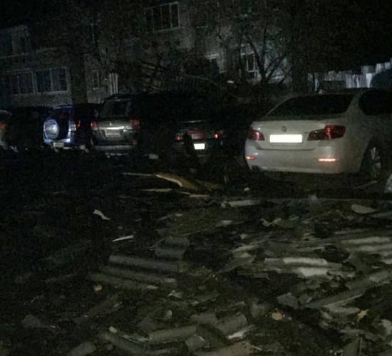 Крышу сорвало прошедшей ночью в Тулуне