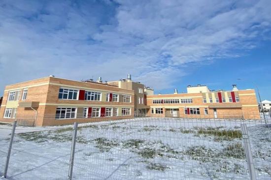 Школу в поселке Дзержинск Иркутского района построили на год раньше срока
