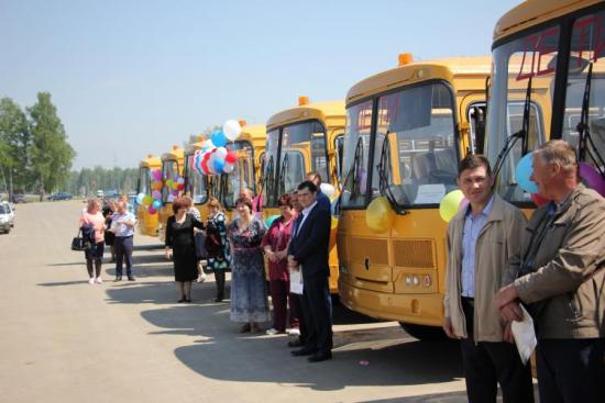 Иркутский район получил 13 новых школьных автобусов