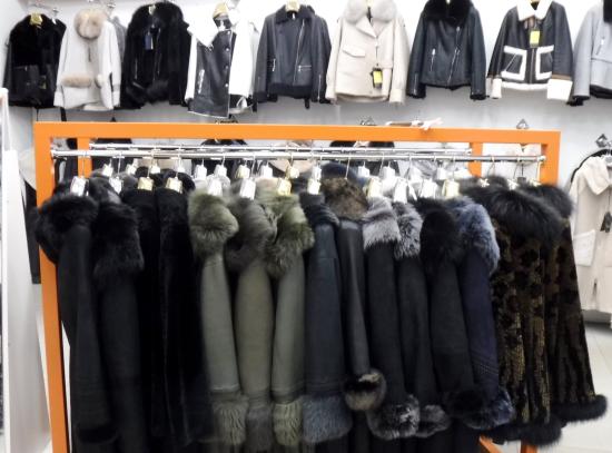 Иркутские таможенники пресекли незаконную продажу 217 импортных шуб и дубленок