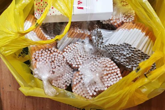 Усольчанка пыталась передать в исправительную колонию крупную партию контрафактных сигарет
