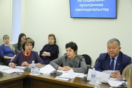 Профильный комитет ЗС рекомендовал к принятию проекты законов об обеспечении детей-сирот жильем и профилактике наркомании