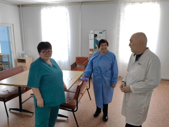 Ирина Синцова посетила в Мамско-Чуйском районе ключевые социальные и инфраструктурные объекты территории