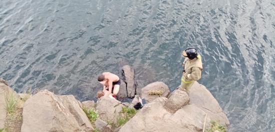 Житель Усть-Илимска сорвался со скалы во время отдыха