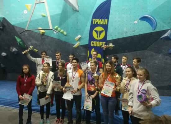 Ангарчанка Дарья Веретенина стала чемпионкой Сибири по скалолазанию
