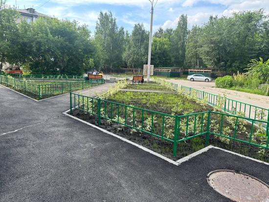 Благоустройство девяти дворов завершают в Ленинском округе Иркутска