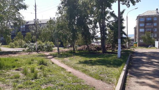 Сквер с разными зонами отдыха благоустраивают в Центральном районе Братска