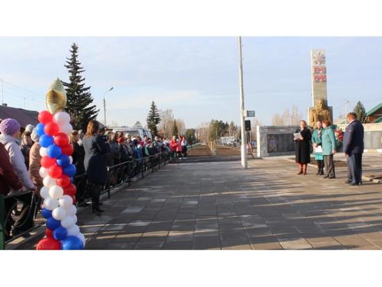 Центральный сквер открыли в Усть-Уде после благоустройства