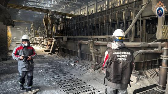 Двое сотрудников пострадали во время производственных работ на алюминиевом заводе в Братске