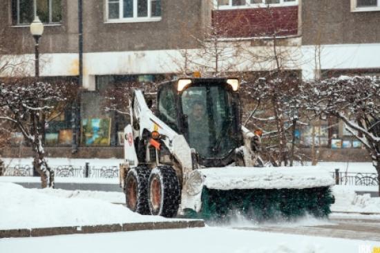 Почти тысячу тонн снега за сутки вывезли с улиц Иркутска