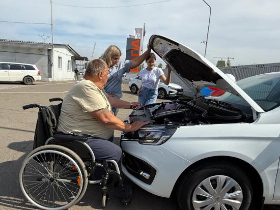 Пострадавшие на производстве жители Приангарья получили 11 автомобилей от СФР