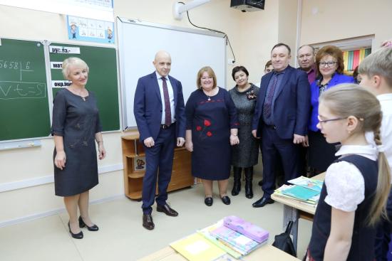 Организацию школьных перевозок и обеспечение детей горячим питанием проверили депутаты Заксобрания в Иркутском районе