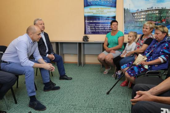 Депутаты Заксобрания Иркутской области встретились с пострадавшими от наводнения и волонтерами в Братске