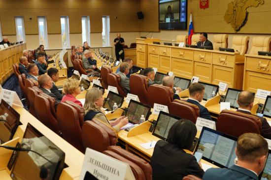 Сбалансированность местных бюджетов и увеличение доходной базы обсудили в Заксобрании