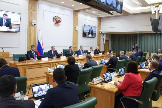 Мэр Иркутска Руслан Болотов принял участие в заседании Совета по местному самоуправлению при Совете Федерации СФ РФ