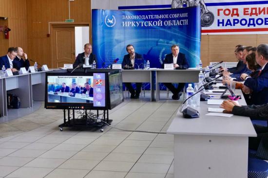 Выездные бригады медиков и мобильные аптеки будут активнее привлекать для работы в отделённых территориях Приангарья