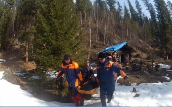 Байкальские спасатели эвакуировали охотника из отдаленного зимовья в Бурятии