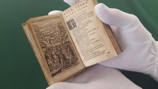Иркутская библиотека получила в дар литературный бестселлер XVII века