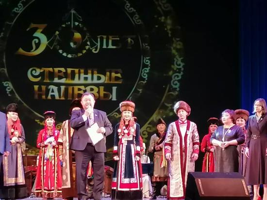 Кузьма Алдаров поздравил Государственный ансамбль песни и танца «Степные напевы» с 30-летием