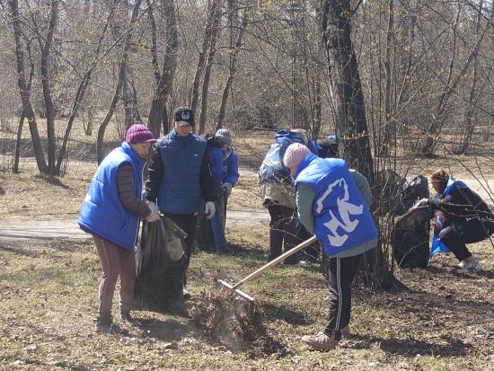 Более 800 тонн мусора вывезли после субботников на территории Свердловского округа Иркутска