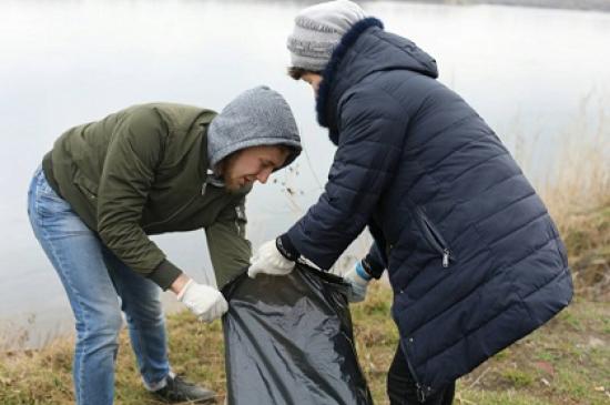 Акция по очистке побережья Байкала от мусора прошла в Слюдянском районе
