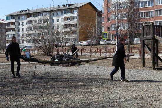 На общегородской субботник в Иркутске вышли более 12 тысяч человек