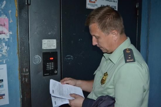 Женщина в Усть-Илимске месяц не пускала в квартиру сантехников и держала 15 квартир без воды и тепла