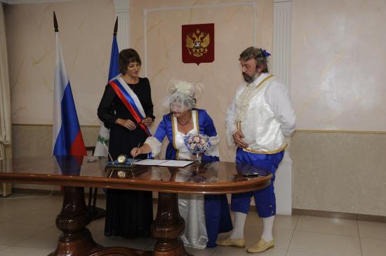 В Иркутске сыграли свадьбу в стиле XVII века