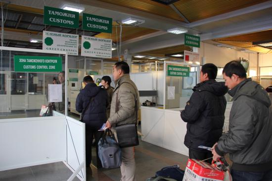 В период с 1 по 8 января сотрудники таможенного поста Аэропорт Иркутск оформили 87 воздушных судов, выполнявших международные рейсы В новогодние праздники число пассажиров, пересекавших таможенную границу в аэропорту Иркутска, увеличилось почти на 10%