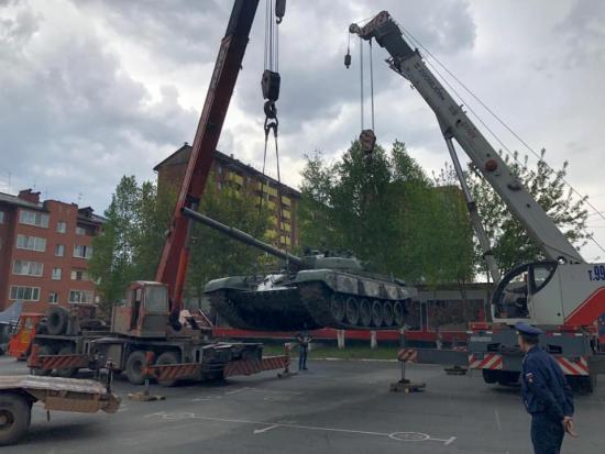 Тяжелая военная техника пополнила коллекцию центра «Патриот»