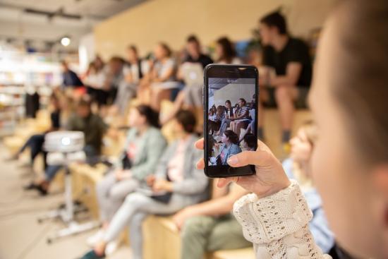 Tele2 организует лекции известных блогеров в Иркутске