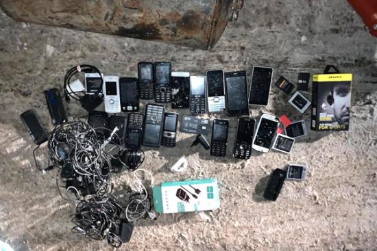 Двое молодых людей пытались передать наркотики осужденным в Иркутском районе