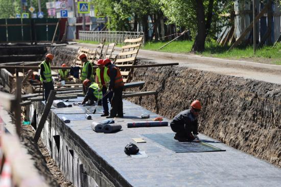 На строительстве теплового луча в Иркутске завершают работу на двух участках по улице Баррикад