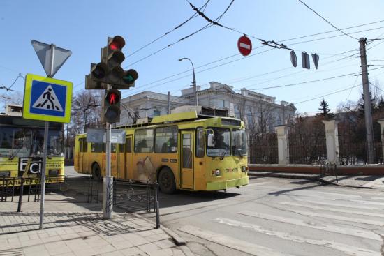 В Иркутске отремонтируют девять ведущих к социальным объектам дорог