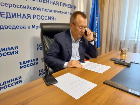 Дистанционный приём граждан провел депутат ЗС Николай Труфанов