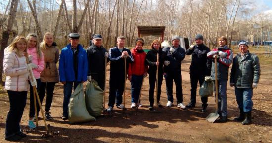 Депутаты Братска очистили от мусора два городских парка