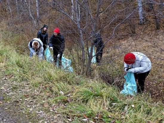 Иркутская молодежь собрала более 400 мешков мусора в Прибайкальском национальном парке