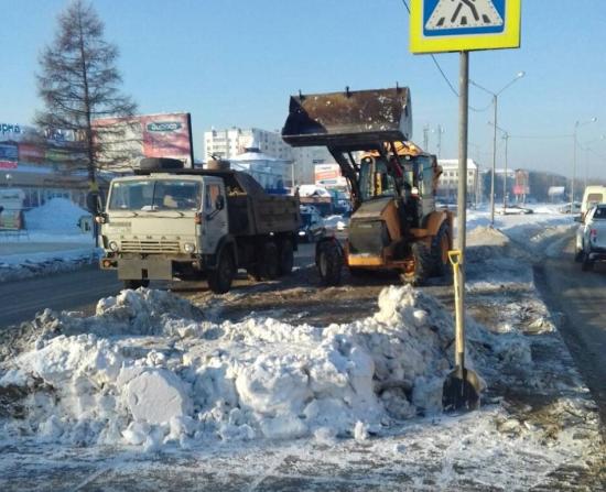 Более 50 единиц спецтехники убирают улицы Иркутска от снега