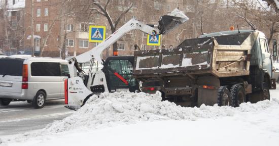 С улиц Братска вывезено 2,5 тысячи кубометров снега на полигоны за две недели
