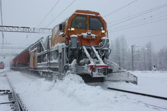 Более 240 тыс. куб. м снега вывезено с путей станций ВСЖД