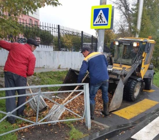Более 30 самосвалов мусора вывозят коммунальщики с улиц Иркутска ежедневно