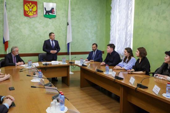 Мэр Иркутска встретился с победителем и лауреатами конкурса «Лучший ученик года»