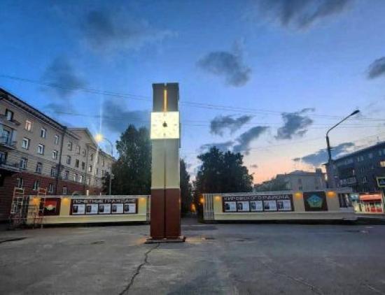 Знаковое для кемеровчан место украсили уличные часы
