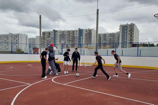«Умную» спортивную площадку открыли в микрорайоне Луговом в Иркутском округе