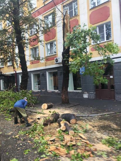 Последствия ночного ливня в Иркутске устраняют городские службы