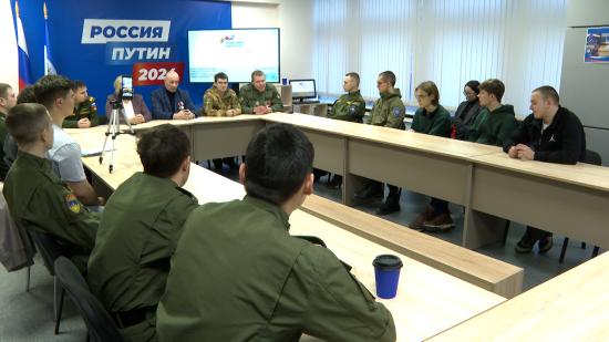 Ветераны СВО приняли участие в «Уроках мужества» в канун годовщины победы в Сталинградской битве